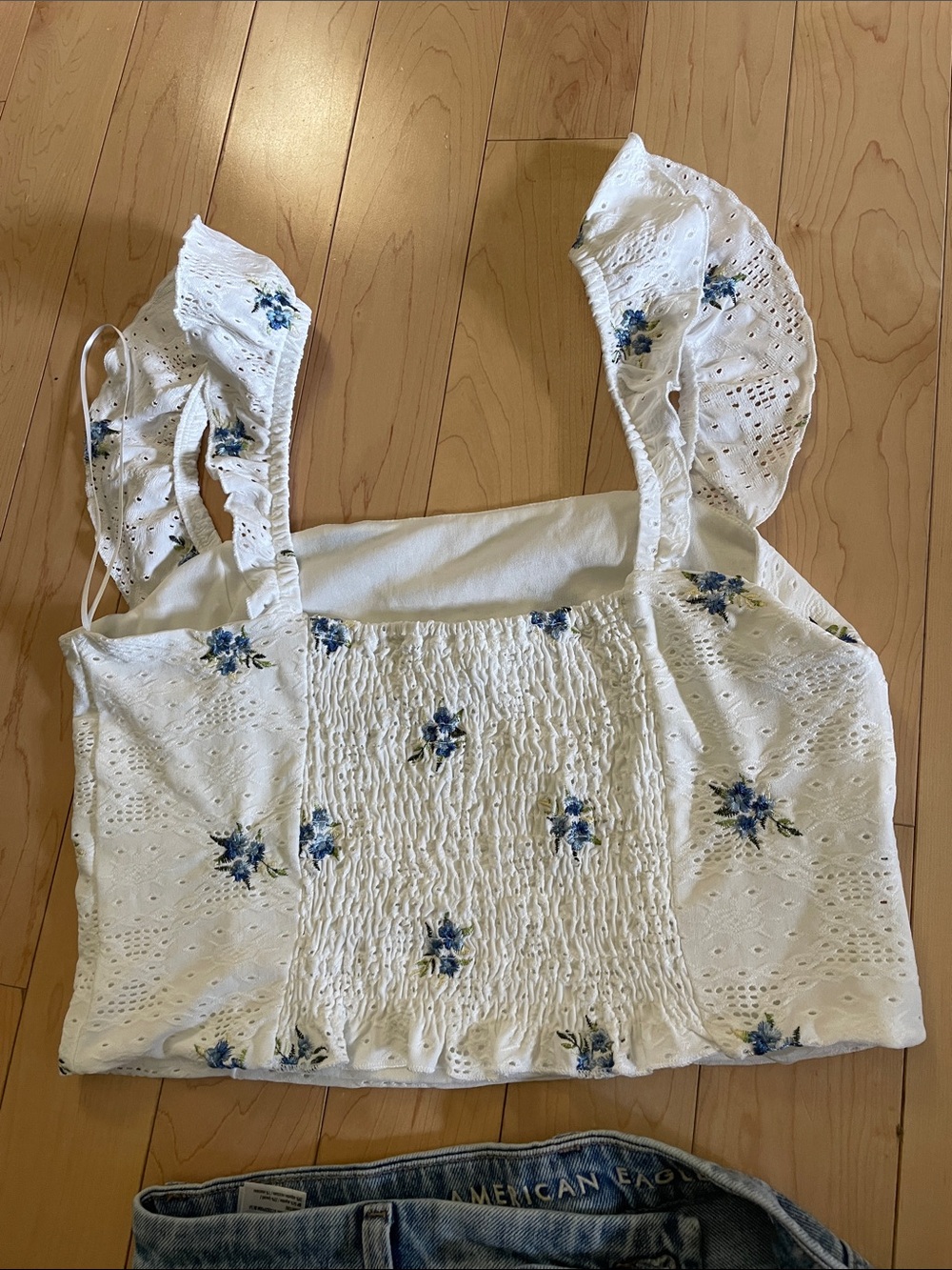 American Eagle curvy mom shorts 10 White Floral Eyelet Cropped Top with Ruffle - Picture 8 of 8